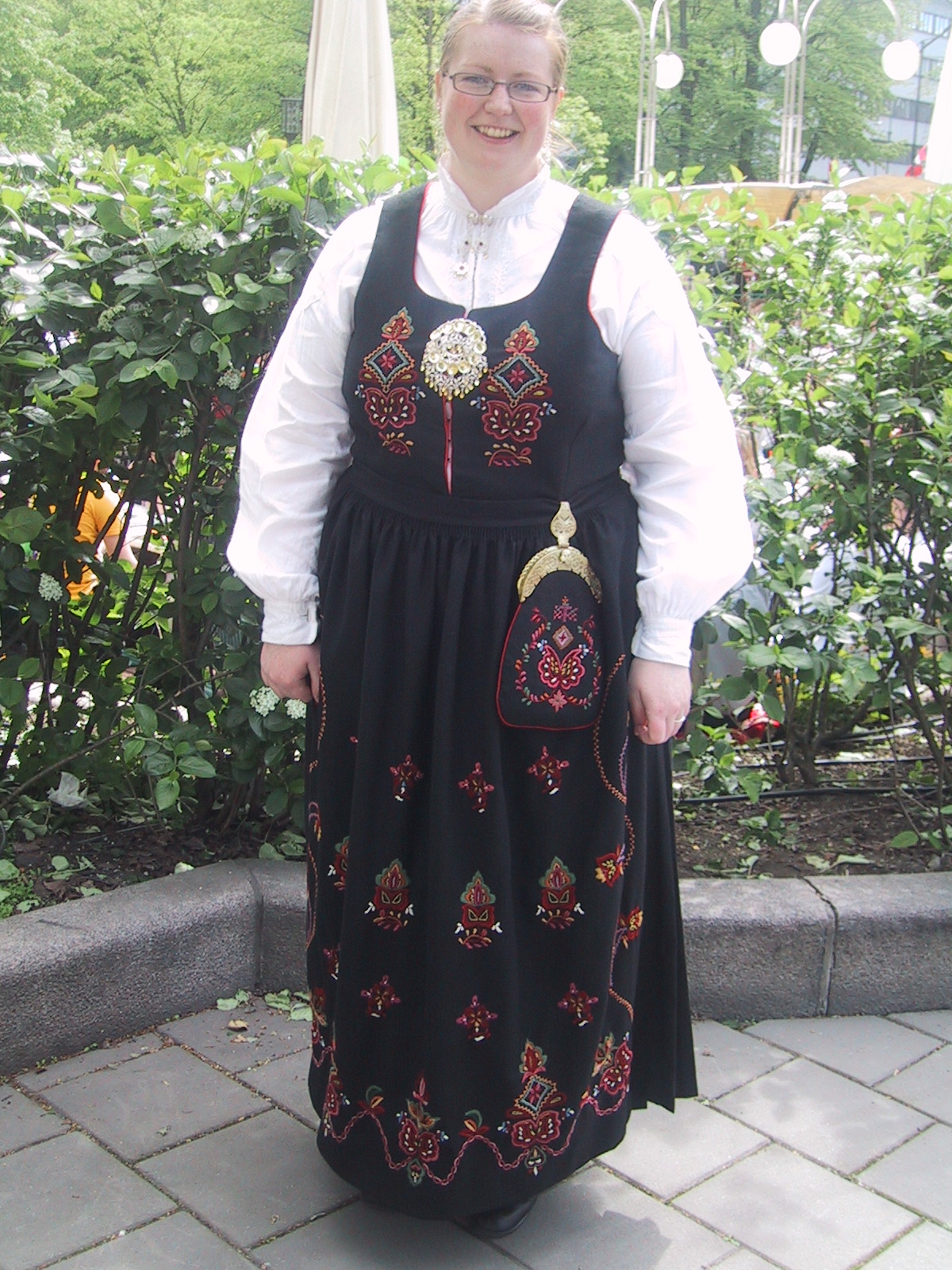 Sunnmørsbunad Dame